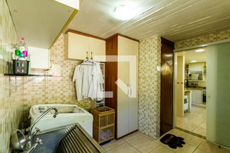 Casa à venda com 240m², 3 quartos e 2 vagasÁrea de Serviço