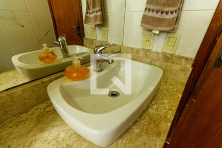 Casa à venda com 240m², 3 quartos e 2 vagasBanheiro