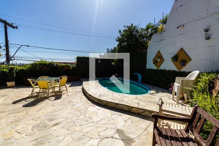 Casa à venda com 240m², 3 quartos e 2 vagasPiscina