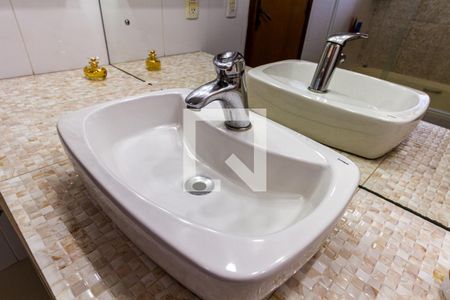 Casa à venda com 240m², 3 quartos e 2 vagasBanheiro do Quarto 1