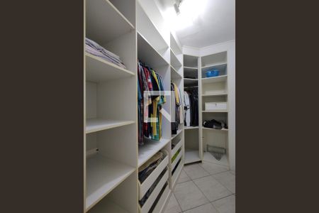 Casa de condomínio à venda com 407m², 3 quartos e 2 vagasCloset do quarto