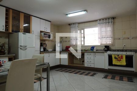 Casa de condomínio à venda com 407m², 3 quartos e 2 vagasCozinha - Armários