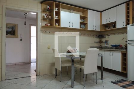 Casa de condomínio à venda com 407m², 3 quartos e 2 vagasCozinha - Armários