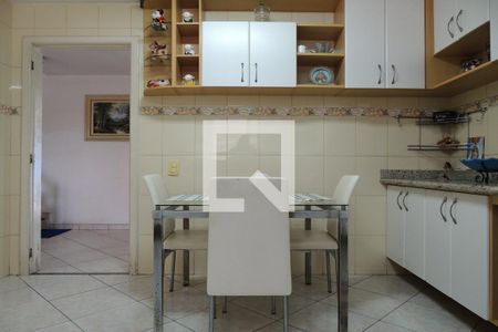 Casa de condomínio à venda com 407m², 3 quartos e 2 vagasCozinha - Armários