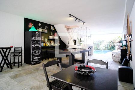 Casa para alugar com 262m², 3 quartos e 6 vagas Casa para alugar com 262m², 3 quartos e 6 vagasÁrea comum