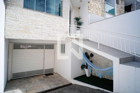 Casa para alugar com 262m², 3 quartos e 6 vagas Casa para alugar com 262m², 3 quartos e 6 vagasEntrada