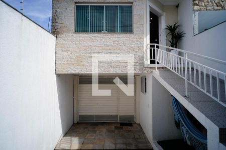Casa para alugar com 262m², 3 quartos e 6 vagas Casa para alugar com 262m², 3 quartos e 6 vagasEntrada