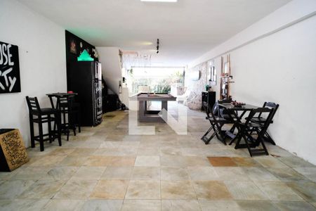 Casa para alugar com 262m², 3 quartos e 6 vagas Casa para alugar com 262m², 3 quartos e 6 vagasÁrea comum