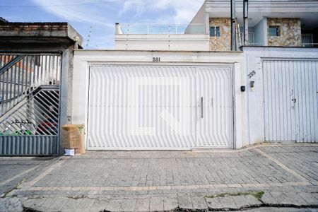 Casa para alugar com 262m², 3 quartos e 6 vagas Casa para alugar com 262m², 3 quartos e 6 vagasEntrada