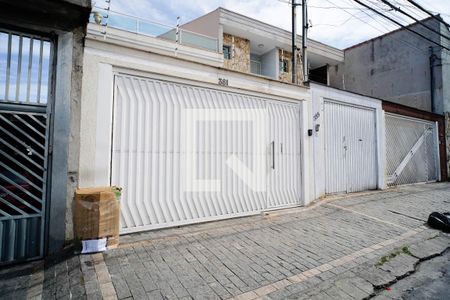 Casa para alugar com 262m², 3 quartos e 6 vagas Casa para alugar com 262m², 3 quartos e 6 vagasFachada