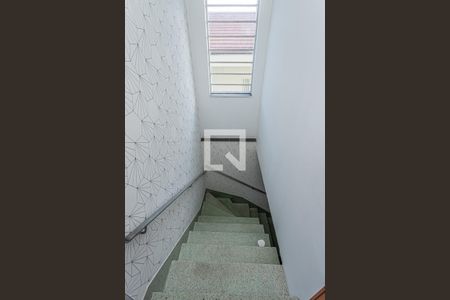 Casa à venda com 125m², 4 quartos e 2 vagas Casa à venda com 125m², 4 quartos e 2 vagasEscada