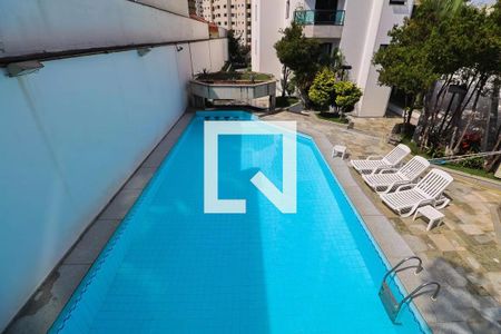 Apartamento à venda com 200m², 3 quartos e 3 vagas Apartamento à venda com 200m², 3 quartos e 3 vagasPiscina