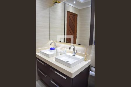 Apartamento para alugar com 60m², 2 quartos e 1 vagaDetalhe do banheiro