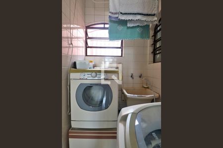 Casa à venda com 226m², 3 quartos e 2 vagasÁrea de Serviço