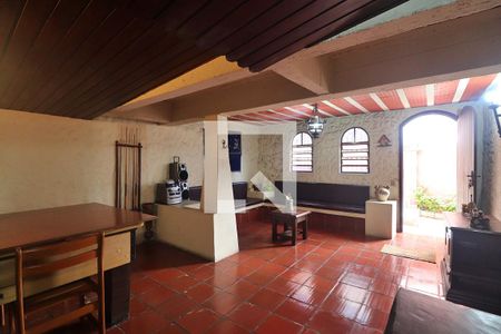 Casa à venda com 226m², 3 quartos e 2 vagasSalão de Festas