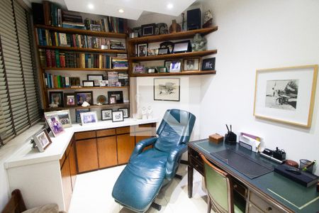 Apartamento à venda com 300m², 5 quartos e 2 vagasEscritório