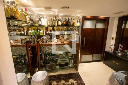 Apartamento à venda com 300m², 5 quartos e 2 vagasAdega