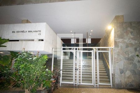 Apartamento à venda com 300m², 5 quartos e 2 vagasFachada e portaria