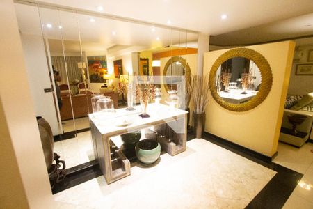 Hall de entrada de apartamento à venda com 5 quartos, 300m² em Copacabana, Rio de Janeiro