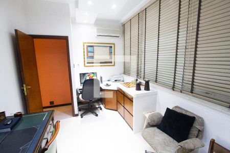 Apartamento à venda com 300m², 5 quartos e 2 vagasEscritório