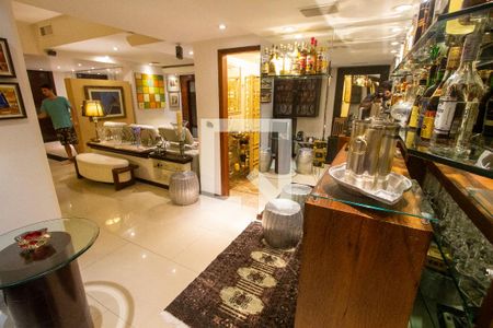 Apartamento à venda com 300m², 5 quartos e 2 vagasAdega