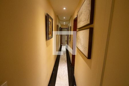 Apartamento à venda com 300m², 5 quartos e 2 vagascorredor