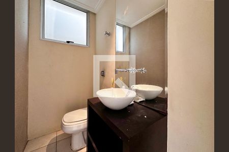 Lavabo de casa para alugar com 4 quartos, 198m² em Campo Belo, São Paulo