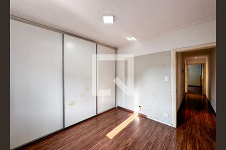 Casa à venda com 198m², 4 quartos e 2 vagasQuarto 3