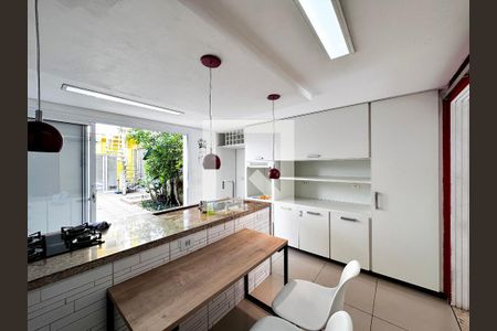 Casa à venda com 198m², 4 quartos e 2 vagasCozinha