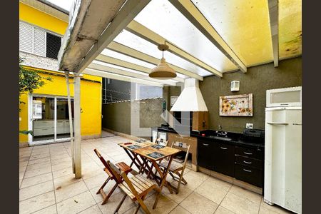 Casa à venda com 198m², 4 quartos e 2 vagasQuintal