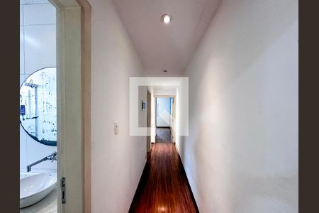Casa à venda com 198m², 4 quartos e 2 vagasCorredor Quartos