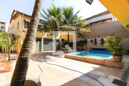 Casa à venda com 1000m², 2 quartos e sem vagaÁrea comum - Piscina