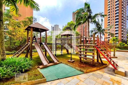 Apartamento à venda com 244m², 3 quartos e 4 vagasÁrea comum - Playground