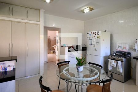 Casa para alugar com 424m², 5 quartos e 6 vagas Casa para alugar com 424m², 5 quartos e 6 vagasCozinha