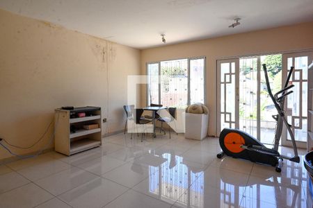 Casa para alugar com 424m², 5 quartos e 6 vagas Casa para alugar com 424m², 5 quartos e 6 vagasSala 2