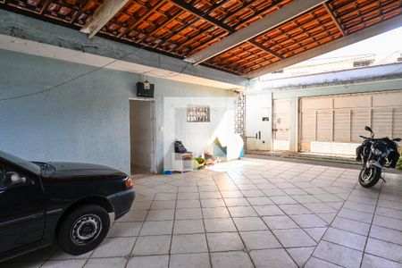 Casa para alugar com 424m², 5 quartos e 6 vagas Casa para alugar com 424m², 5 quartos e 6 vagasGaragem
