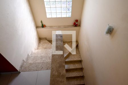 Casa para alugar com 424m², 5 quartos e 6 vagas Casa para alugar com 424m², 5 quartos e 6 vagasEscada