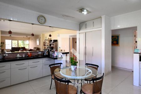 Casa para alugar com 424m², 5 quartos e 6 vagas Casa para alugar com 424m², 5 quartos e 6 vagasCozinha