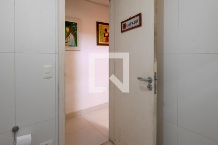 Casa para alugar com 424m², 5 quartos e 6 vagas Casa para alugar com 424m², 5 quartos e 6 vagasBanheiro Social