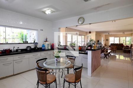 Casa para alugar com 424m², 5 quartos e 6 vagas Casa para alugar com 424m², 5 quartos e 6 vagasCozinha