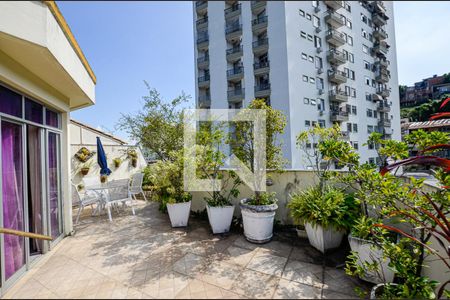 Apartamento à venda com 200m², 3 quartos e 2 vagas Apartamento à venda com 200m², 3 quartos e 2 vagasCobertura