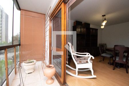 Apartamento para alugar com 130m², 3 quartos e 1 vagavaranda