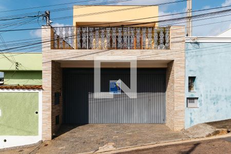 Casa à venda com 260m², 4 quartos e 2 vagasFachada