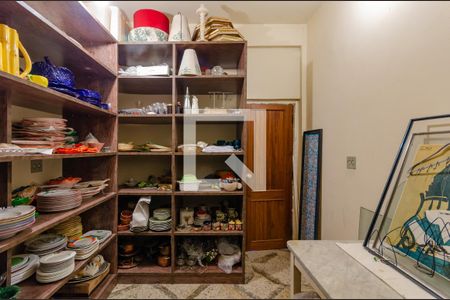 Casa à venda com 433m², 5 quartos e 8 vagas Casa à venda com 433m², 5 quartos e 8 vagasCloset 1