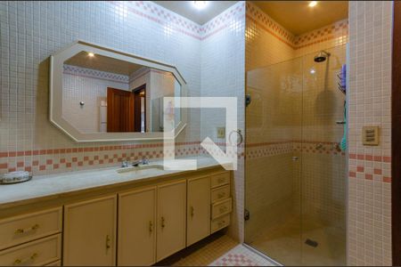 Casa à venda com 433m², 5 quartos e 8 vagas Casa à venda com 433m², 5 quartos e 8 vagasBanheiro suíte 2