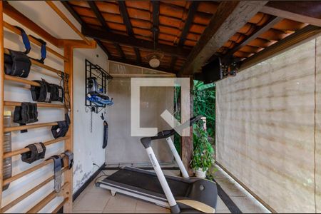 Casa à venda com 433m², 5 quartos e 8 vagas Casa à venda com 433m², 5 quartos e 8 vagasAcademia