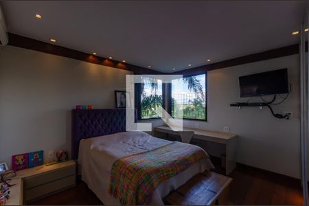 Casa à venda com 433m², 5 quartos e 8 vagas Casa à venda com 433m², 5 quartos e 8 vagasSuíte 2