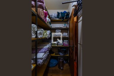 Casa à venda com 433m², 5 quartos e 8 vagas Casa à venda com 433m², 5 quartos e 8 vagasCloset 2