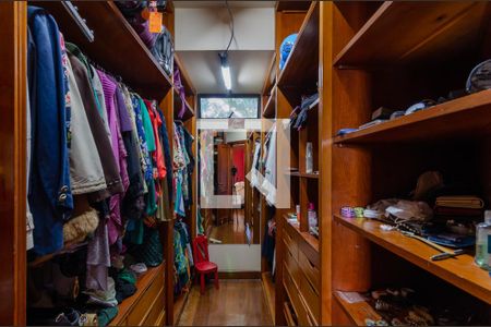 Casa à venda com 433m², 5 quartos e 8 vagas Casa à venda com 433m², 5 quartos e 8 vagasCloset Suíte 1