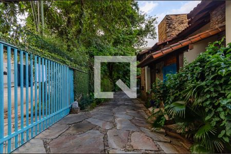 Casa à venda com 433m², 5 quartos e 8 vagas Casa à venda com 433m², 5 quartos e 8 vagasEntrada